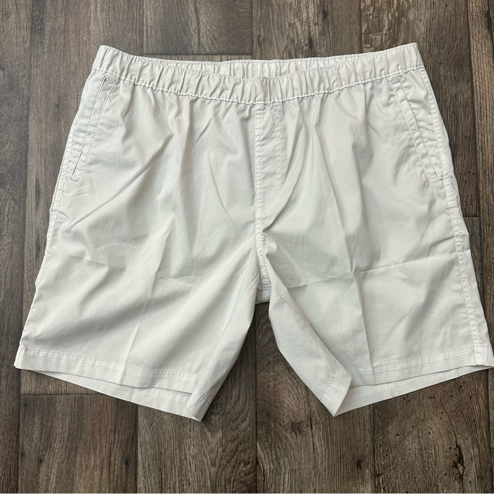 Peter Millar Crown Sun Protection Shorts Mens Size XL Beige